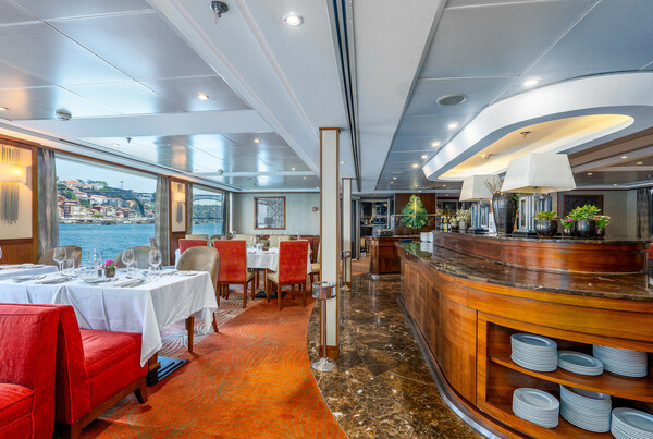 Amawaterways AmaVida Main Restaurant 2 ©Bruno Barreira & Amawaterways.jpeg